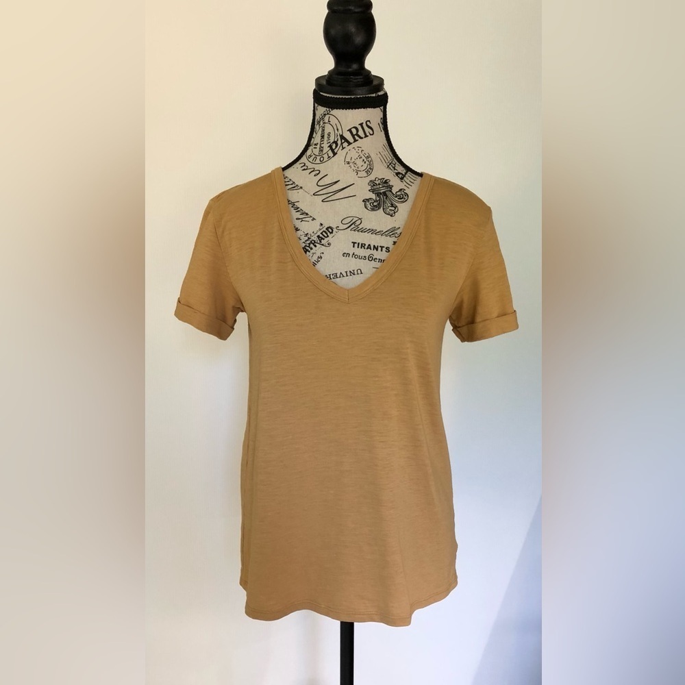 American Eagle T-shirt xsmall gold/mustard colour